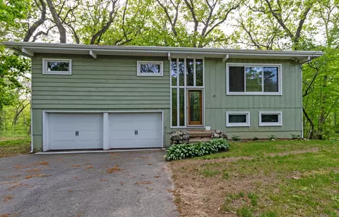 37 Richard Rd, Gales Ferry, CT 06335