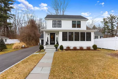 38 Pleasant St, Cos Cob, CT 06807