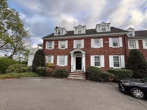 24 Saint Johns Pl #6, New Canaan, CT 06840