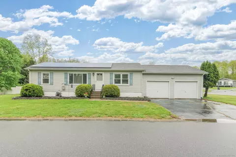 55 Colonial Rd, Plainfield, CT 06374