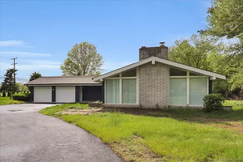 1813 Peck Ln, Cheshire, CT 06410