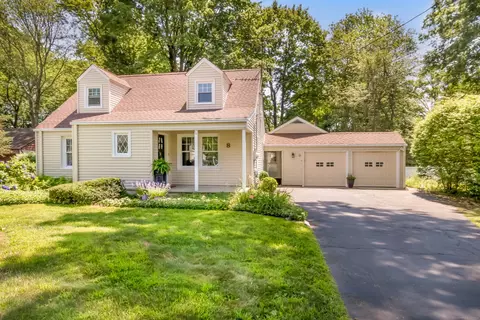 8 Bailey St, Trumbull, CT 06611