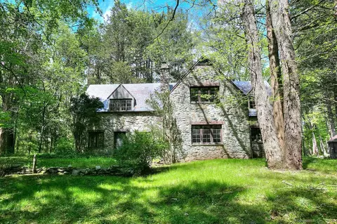 281 Bayberry Ln, Westport, CT 06880