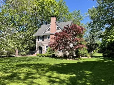 26 Ridgewood Rd, West Hartford, CT 06107