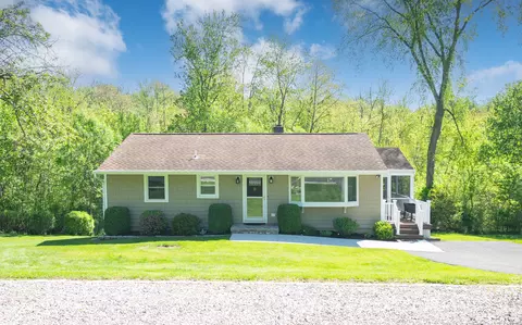 7 Bayview Dr, Brookfield, CT 06804