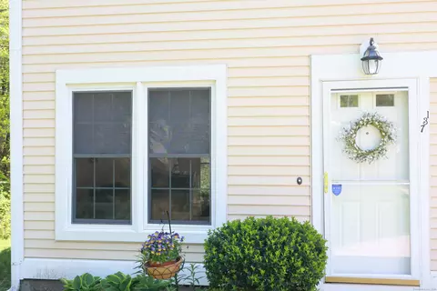 54 Rope Ferry Rd #H137, Waterford, CT 06385