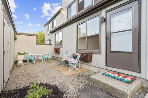3 Pineview Dr #A, Branford, CT 06405