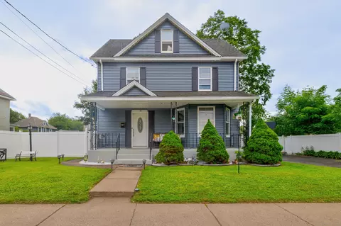 16 Flower St, Manchester, CT 06040