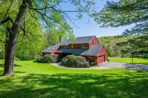 110 W Morris Rd, Morris, CT 06763