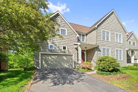 5 Harwich Ln #5, West Hartford, CT 06117