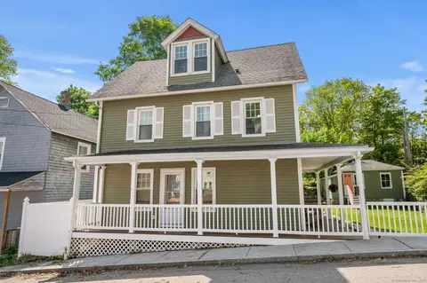 29 E Cliff St, Norwich, CT 06360