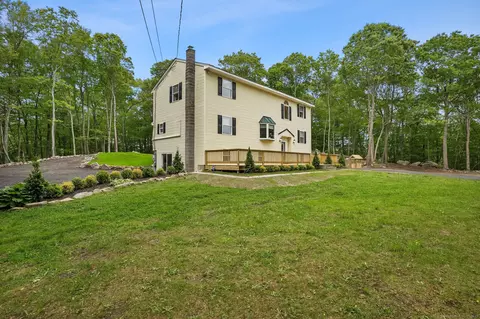 387 New London Tpke, Stonington, CT 06378