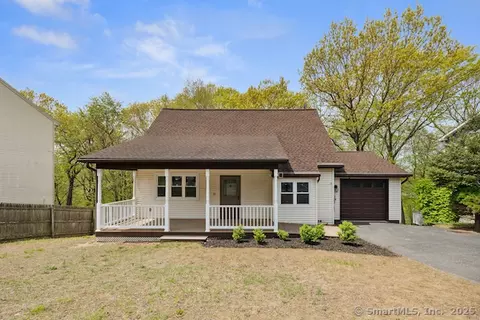 82 Phoenix Ave, Naugatuck, CT 06770