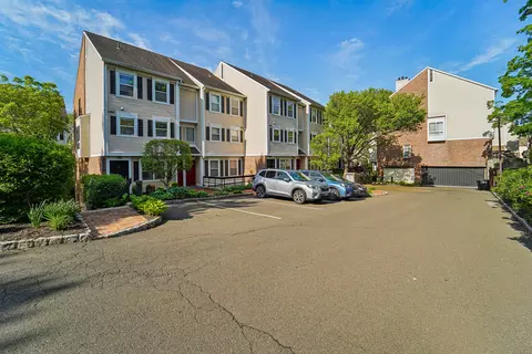 51 Highland Rd #51, Stamford, CT 06902