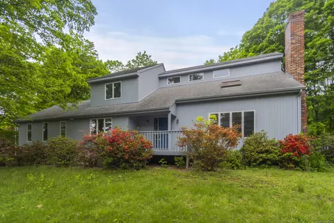 2 Meadowview Ln, Norwich, CT 06360