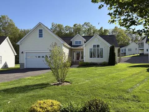56 Boysenberry Ct #56, Suffield, CT 06078