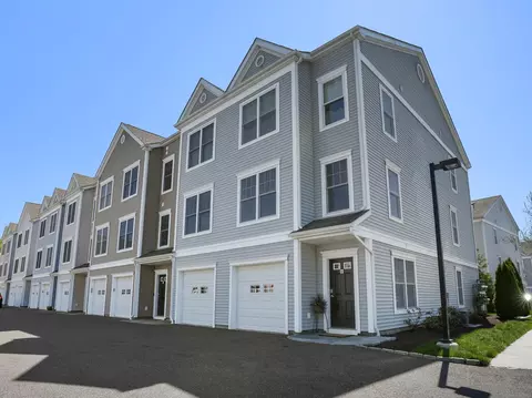 327 Copper Square Dr #327, Bethel, CT 06801