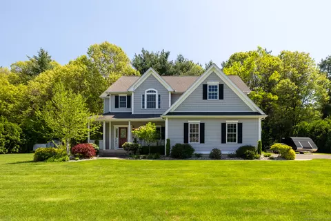 123 Cobblestone Dr, Plantsville, CT 06479