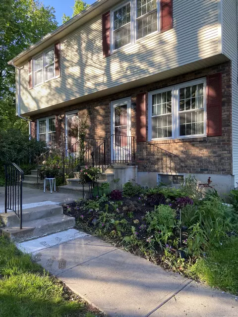 2 Countryside Ln #5, Middletown, CT 06457