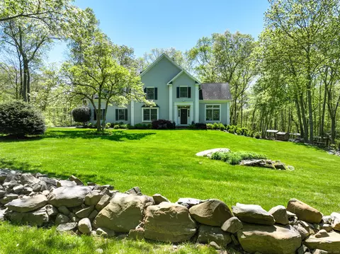 14 Clark Rd, Lyme, CT 06371