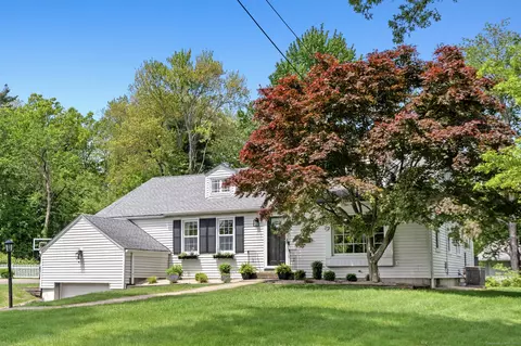 17 Fernridge Rd, West Hartford, CT 06107