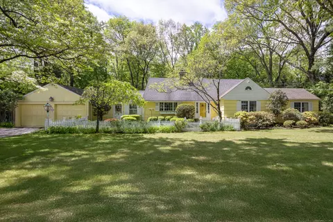 46 Norholt Dr, New Canaan, CT 06840