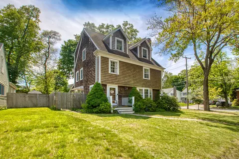 8 Lynnbrook Rd, Fairfield, CT 06825