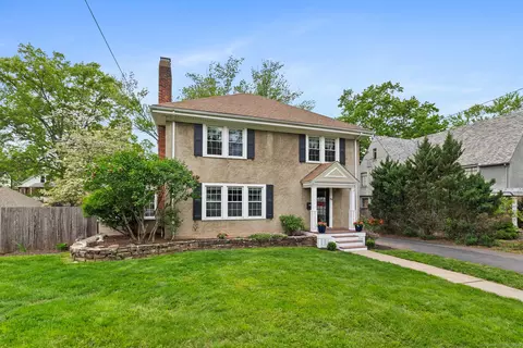 69 Auburn Rd, West Hartford, CT 06119