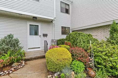 41 Riverside Ave #41, Stamford, CT 06905