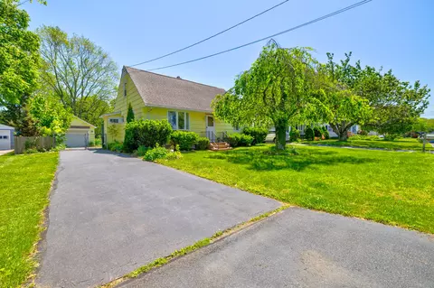 24 Toole Dr, Branford, CT 06405