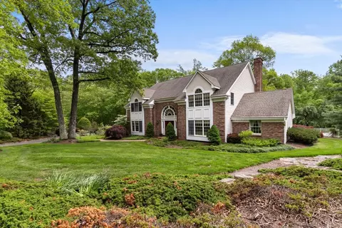48 Cherry Gate Ln, Trumbull, CT 06611