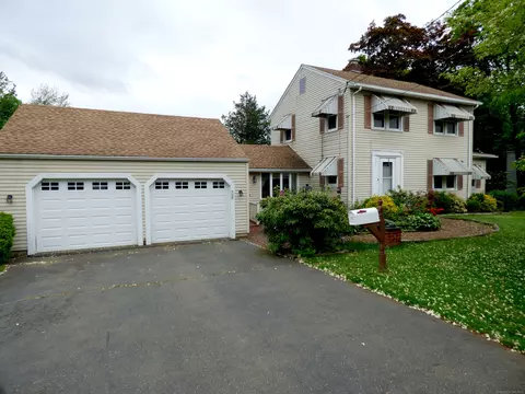 992 Ridge Rd, Wethersfield, CT 06109