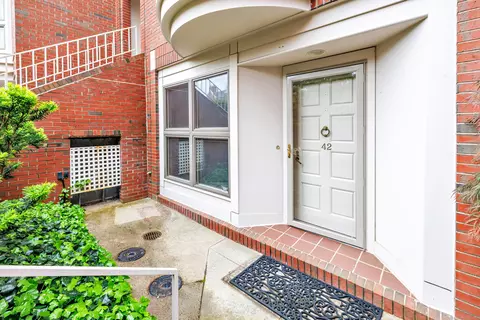 42 Temple Ct #42, New Haven, CT 06511