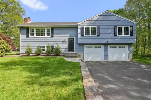 176 Nepas Rd, Fairfield, CT 06825