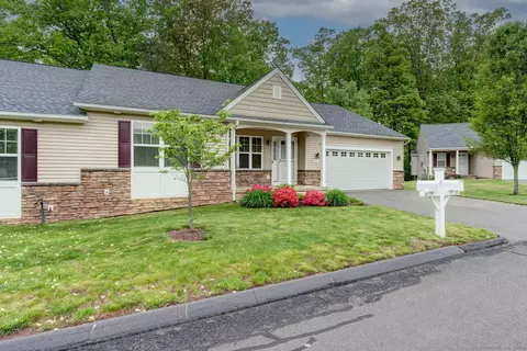 30 Woodridge Dr #30, Windsor Locks, CT 06096