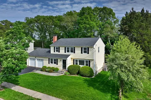 211 Papermill Ln, Fairfield, CT 06824