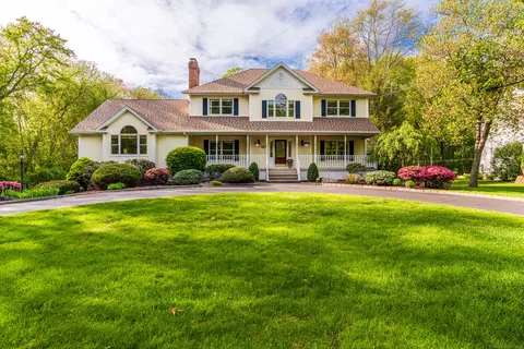 43 Roaring Brook Ln, Shelton, CT 06484