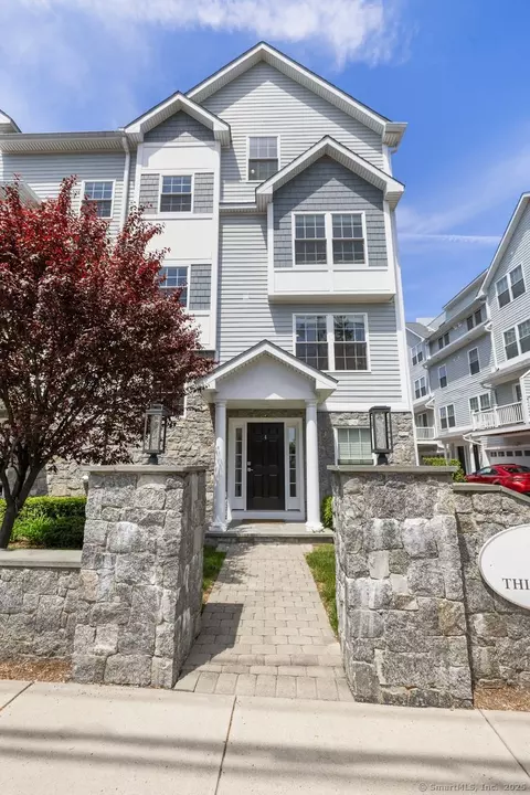 20 3rd St #4, Stamford, CT 06905