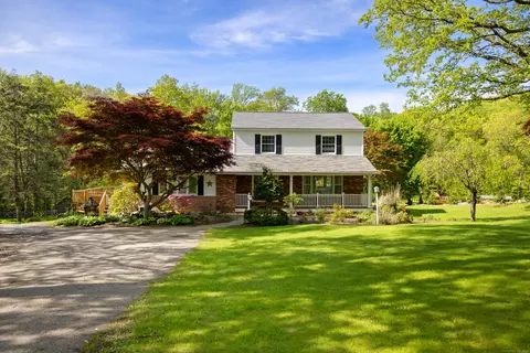 10 Rockwood Ln, Danbury, CT 06811
