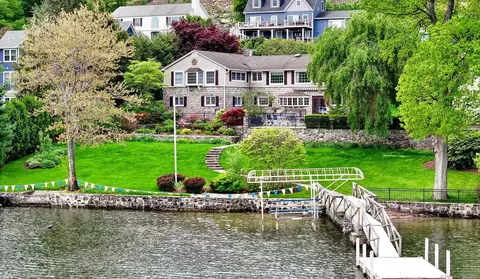 84 N Lake Shore Dr, Brookfield, CT 06804