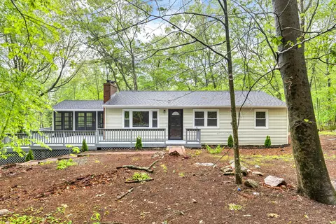 34 Terry Rd, Gales Ferry, CT 06335
