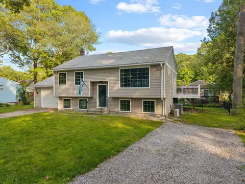 11 Osprey Ln, Niantic, CT 06357