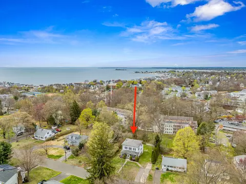 571 Pond Point Ave, Milford, CT 06460
