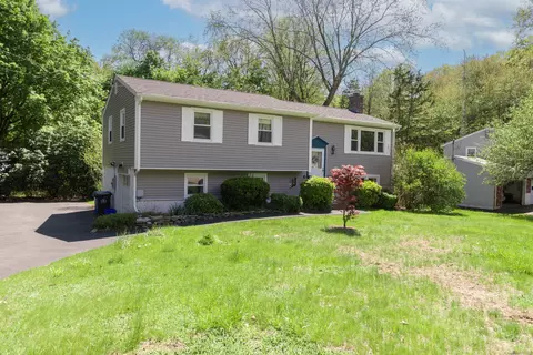 843 Long Cove Rd, Gales Ferry, CT 06335