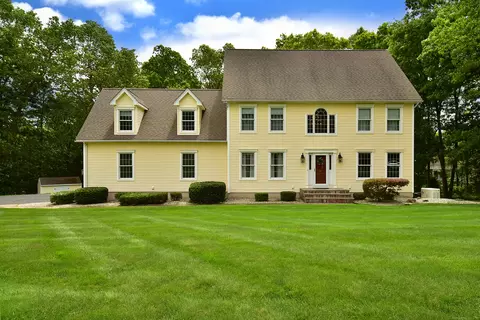 11 Overlook Pass, Ellington, CT 06029