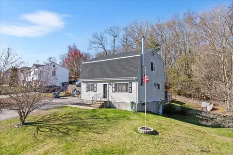 156 Cottonwood Ln, Uncasville, CT 06382