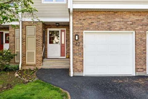 42 Hunters Ln #42, Newington, CT 06111
