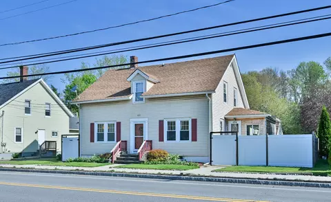 625 Riverside Dr, North Grosvenor Dale, CT 06255