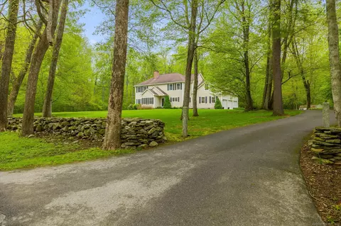 133 Calkins Rd, Woodstock, CT 06281