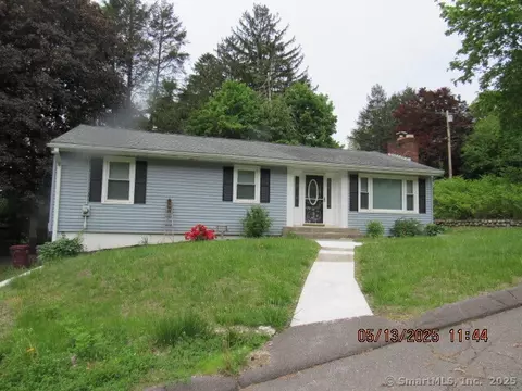 8 Noble Ave, Naugatuck, CT 06770